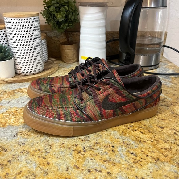 Nike Other - Nike Janoski premium size 9